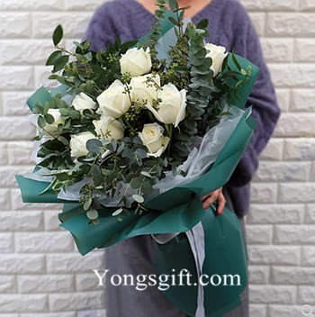 One Dozen White Rose for Happy Birthday to China